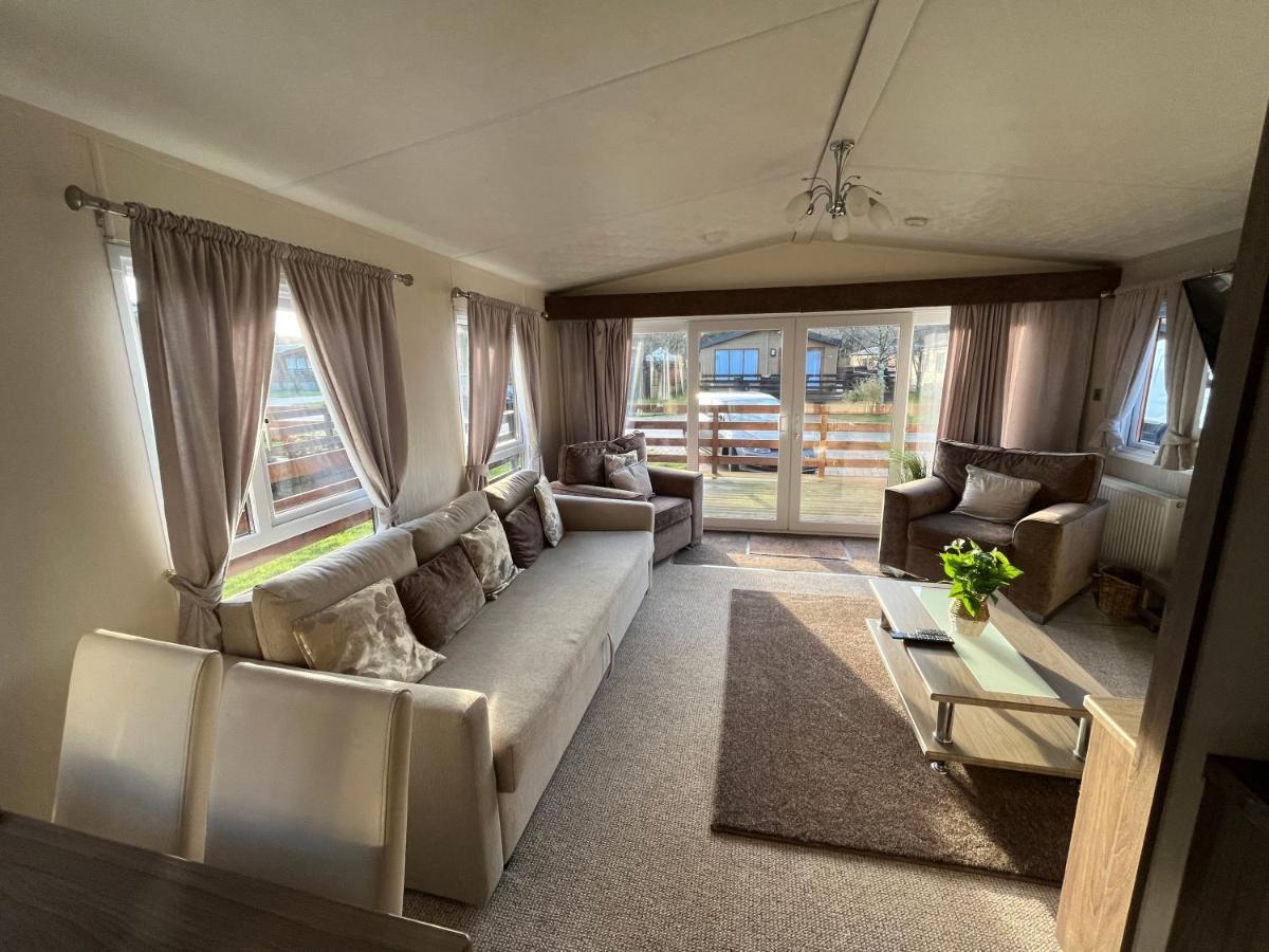 Hazel Oaks, Beautiful Lodge With Hot Tub - Sleeps 6 - Felmoor Park Morpeth Zewnętrze zdjęcie
