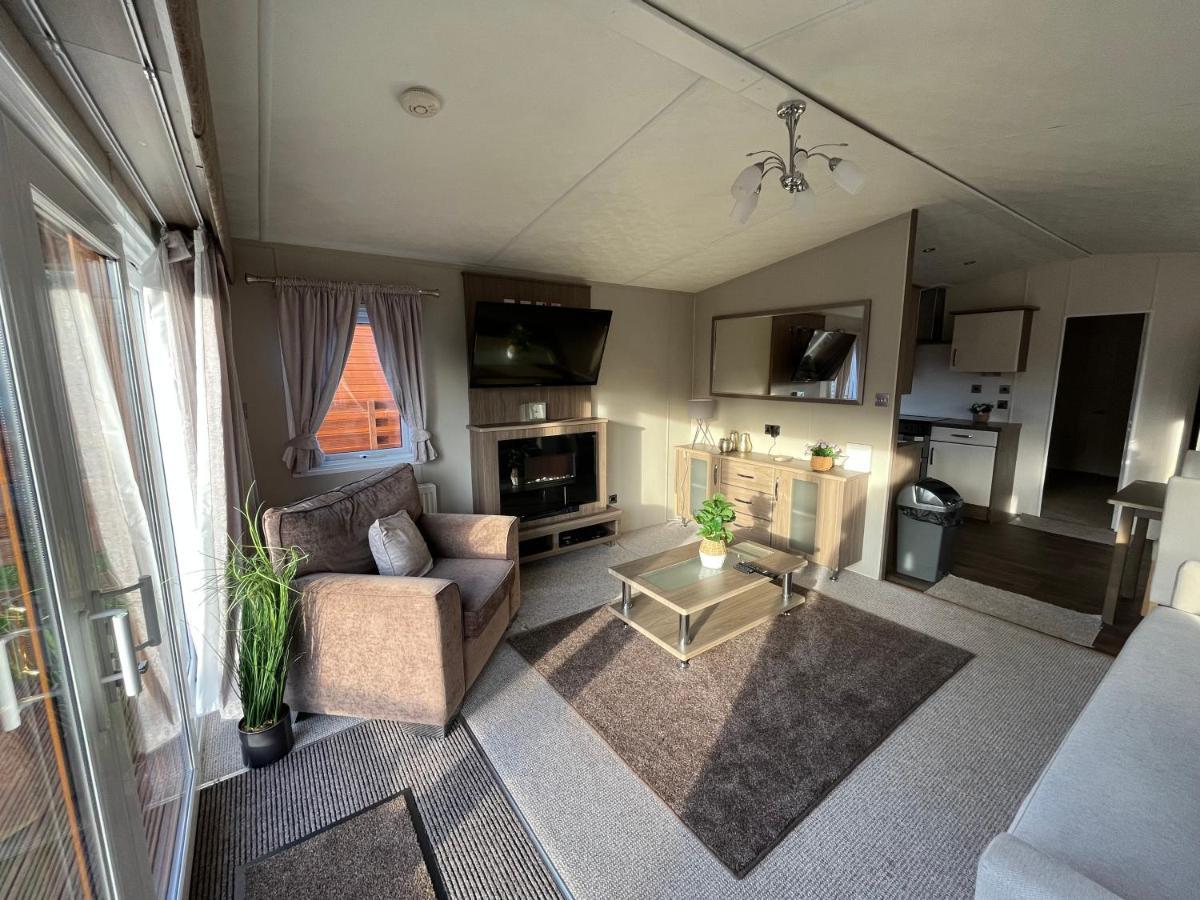 Hazel Oaks, Beautiful Lodge With Hot Tub - Sleeps 6 - Felmoor Park Morpeth Zewnętrze zdjęcie