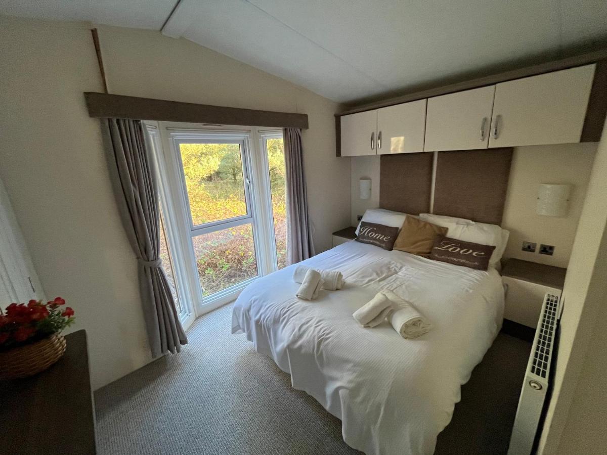 Hazel Oaks, Beautiful Lodge With Hot Tub - Sleeps 6 - Felmoor Park Morpeth Zewnętrze zdjęcie