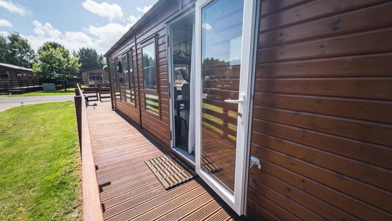 Hazel Oaks, Beautiful Lodge With Hot Tub - Sleeps 6 - Felmoor Park Morpeth Zewnętrze zdjęcie