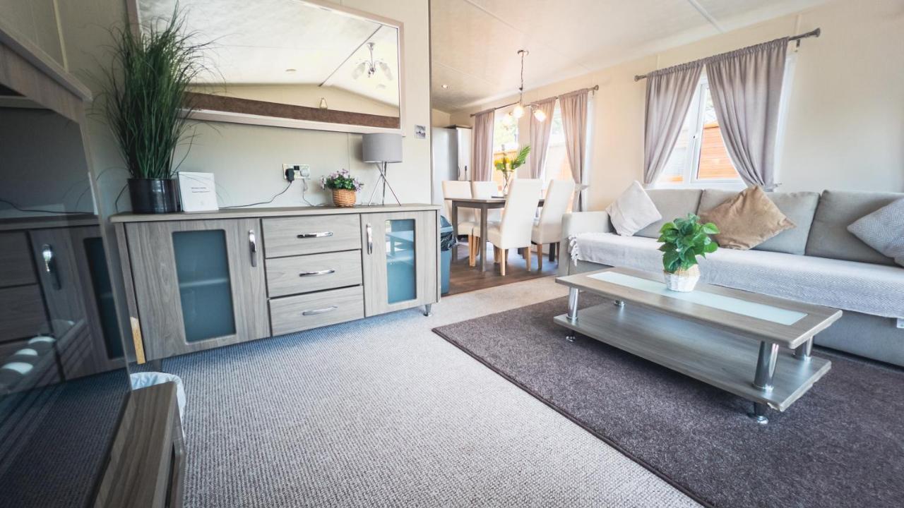 Hazel Oaks, Beautiful Lodge With Hot Tub - Sleeps 6 - Felmoor Park Morpeth Zewnętrze zdjęcie