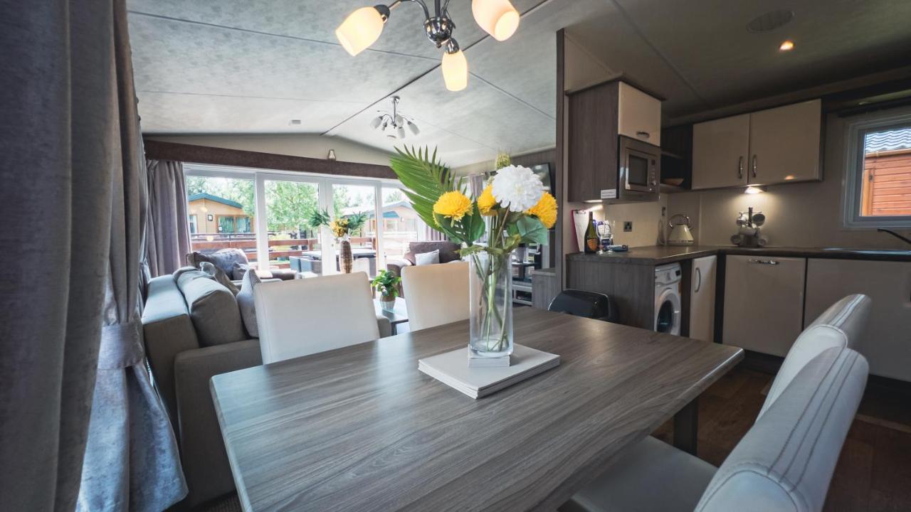 Hazel Oaks, Beautiful Lodge With Hot Tub - Sleeps 6 - Felmoor Park Morpeth Zewnętrze zdjęcie