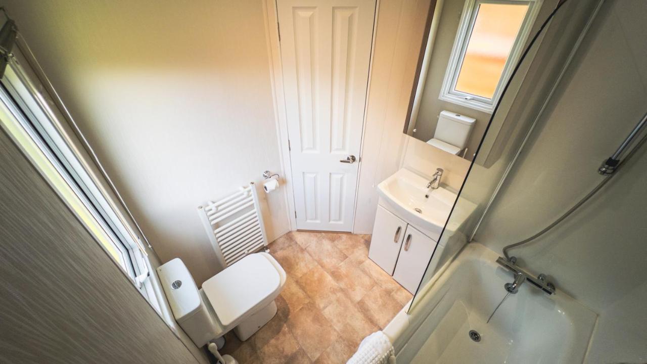 Hazel Oaks, Beautiful Lodge With Hot Tub - Sleeps 6 - Felmoor Park Morpeth Zewnętrze zdjęcie